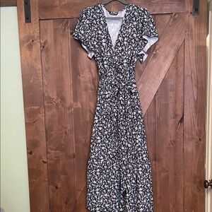 BloomChic Black and White Floral Maxi Dress size 16